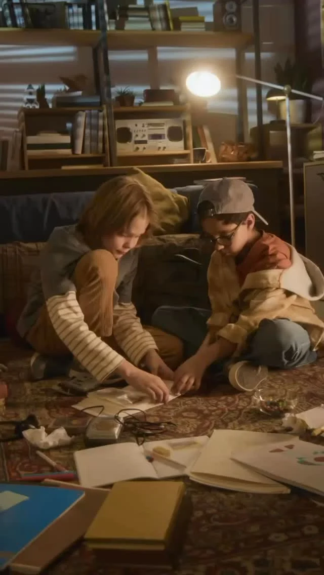 Volver a lo bueno no es volver atrás.
Es volver a elegir.

Pelis en el sillón, picadas con amigos, charlas largas y domingos en familia.

Por eso en Trym’s volvimos a lo bueno y creamos una nueva línea de snacks con los sabores de siempre, pensados para esos momentos que realmente importan.

En este 2026 volvamos a lo bueno💫